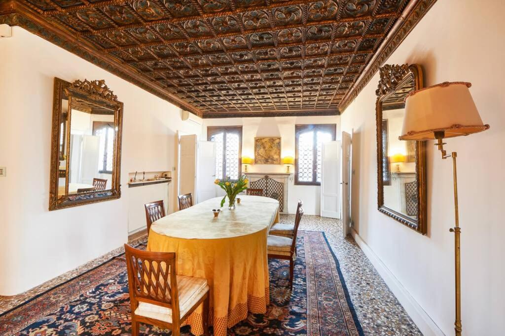 Ca' Fenice, Charming Apartment In San Marco, Sleep 7 Venesia Bagian luar foto