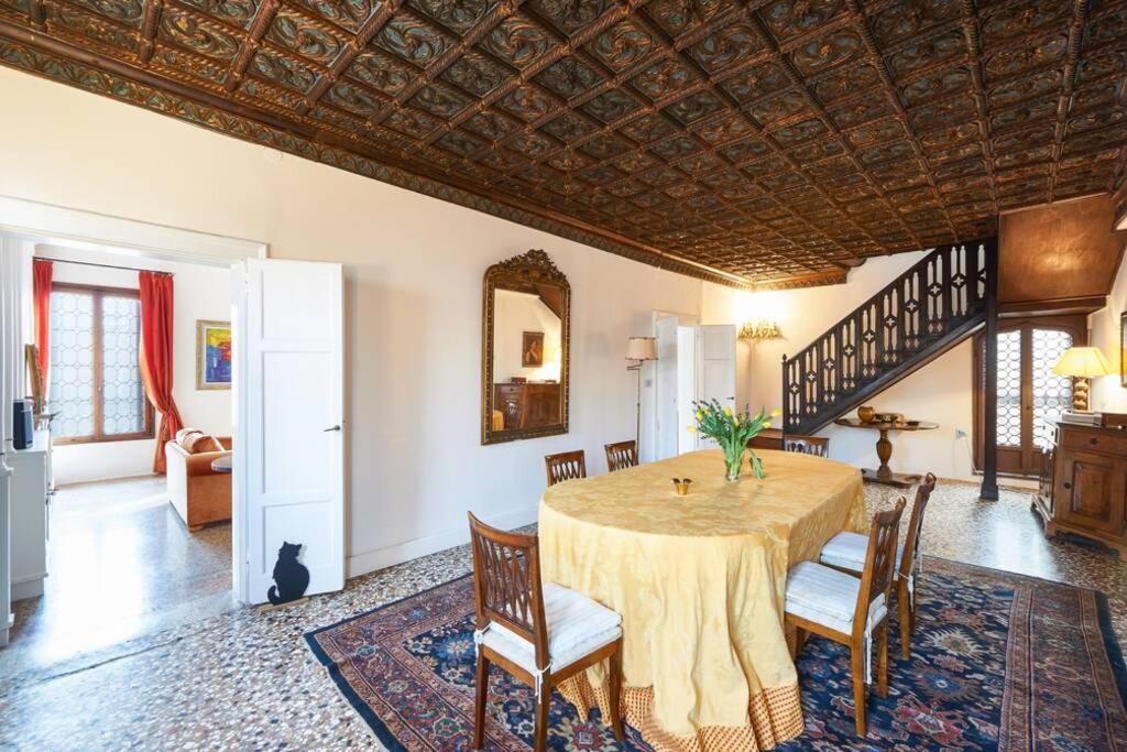 Ca' Fenice, Charming Apartment In San Marco, Sleep 7 Venesia Bagian luar foto