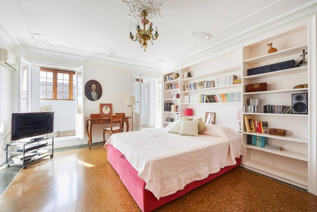 Ca' Fenice, Charming Apartment In San Marco, Sleep 7 Venesia Bagian luar foto