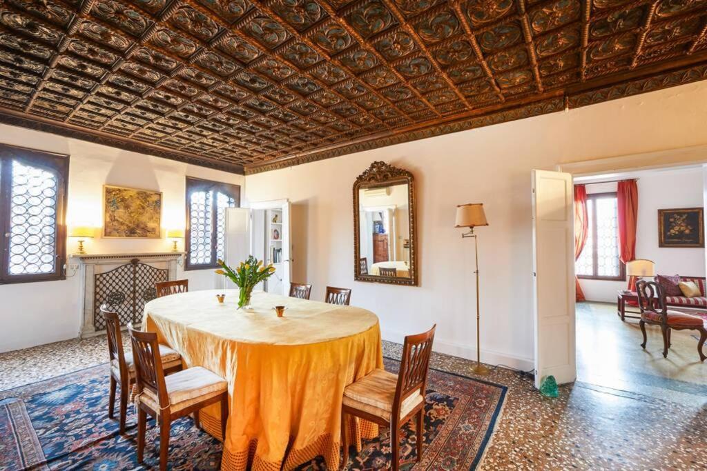 Ca' Fenice, Charming Apartment In San Marco, Sleep 7 Venesia Bagian luar foto