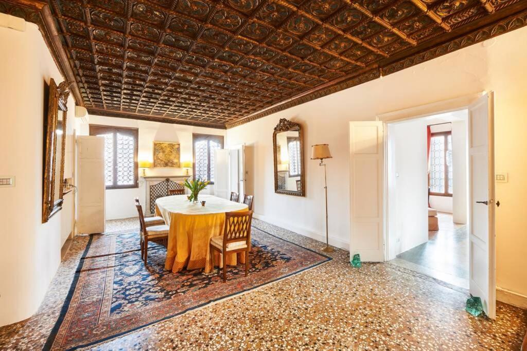 Ca' Fenice, Charming Apartment In San Marco, Sleep 7 Venesia Bagian luar foto